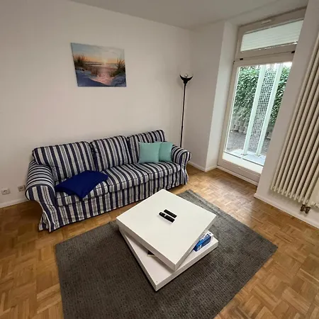 Bernstein Ruhig, Familienfreundlich Mit Garten Apartment Rostock