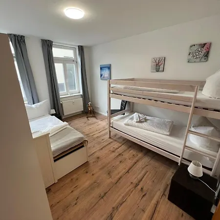 Bernstein Ruhig, Familienfreundlich Mit Garten * Rostock