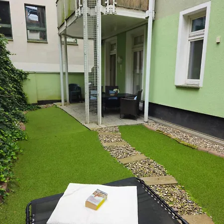 Bernstein Ruhig, Familienfreundlich Mit Garten * Rostock