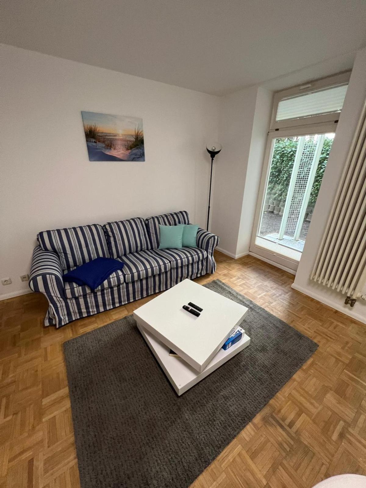 Bernstein Ruhig, Familienfreundlich Mit Garten Apartment Rostock